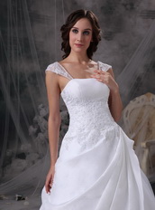 Embriodery Straps Square Neck Wedding Dress For Bride Wear Low Price